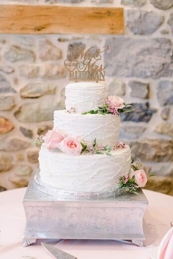 Traditional Flowery wedding cake